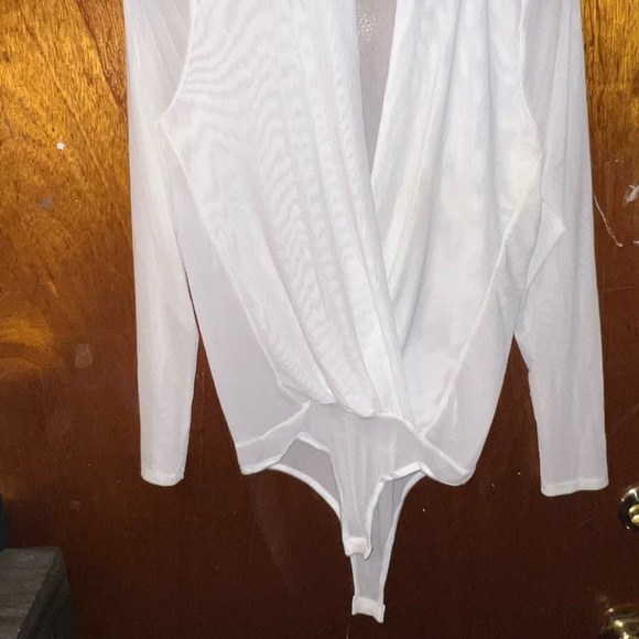 Sheer Deep V-neck Bodysuit - Picture 4 of 5